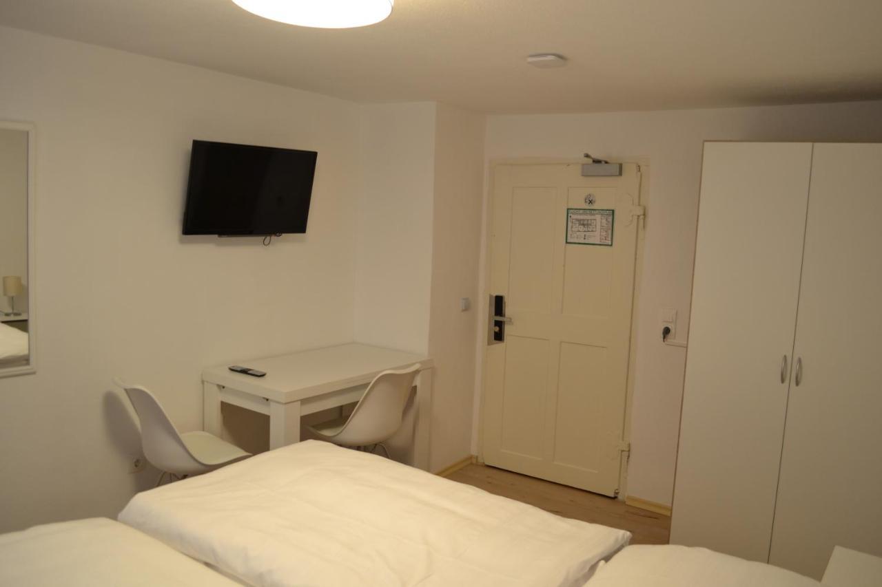 Platia - Rooms Guenzburg Luaran gambar